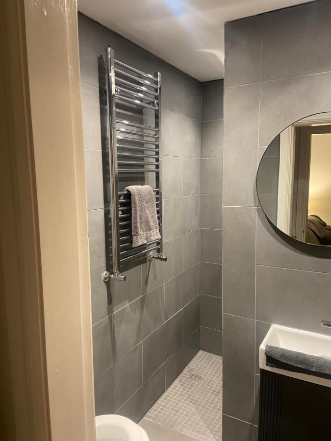 Spacious One Bedroom Ground Floor Apartment ハロゲート エクステリア 写真