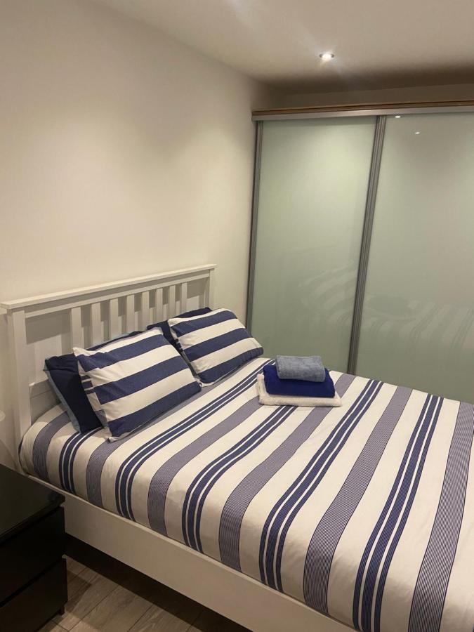 Spacious One Bedroom Ground Floor Apartment ハロゲート エクステリア 写真